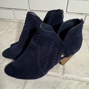 Vince Camuto Ebelin Suede Cone-Heel Peep Toe Bootie Dark Navy US 8.5M MSRP $109